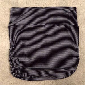 BELLA LUXX navy and white mini skirt